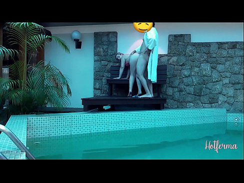 ❤️ Šef poziva sobaricu na bazen, ali nije mogao odoljeti vrućini Super porno kod nas ️❤