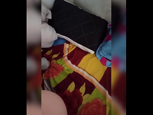 ❤️ Moja cimerica ostaje sama doma jer joj muž ide na odmor a ja koristim priliku da je pojebem i napunim joj dupe mlijekom Super porno kod nas ️❤